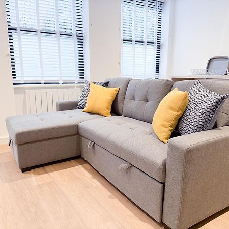 Spacious Modern 1 Bed Apartments In St Neots - Perfect For Contractors & Professionals - Free Parking - Wifi - Fully Equipped Kitchen - Smart Tv Ideal For Work Stays And Long Projects Exteriér fotografie
