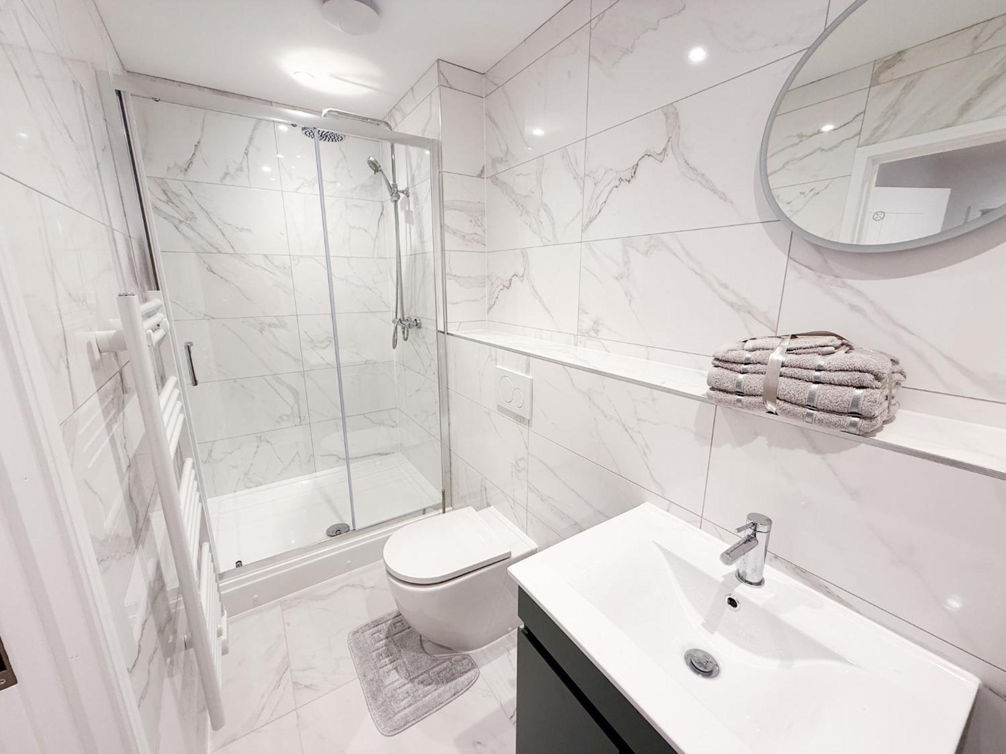 Spacious Modern 1 Bed Apartments In St Neots - Perfect For Contractors & Professionals - Free Parking - Wifi - Fully Equipped Kitchen - Smart Tv Ideal For Work Stays And Long Projects Exteriér fotografie