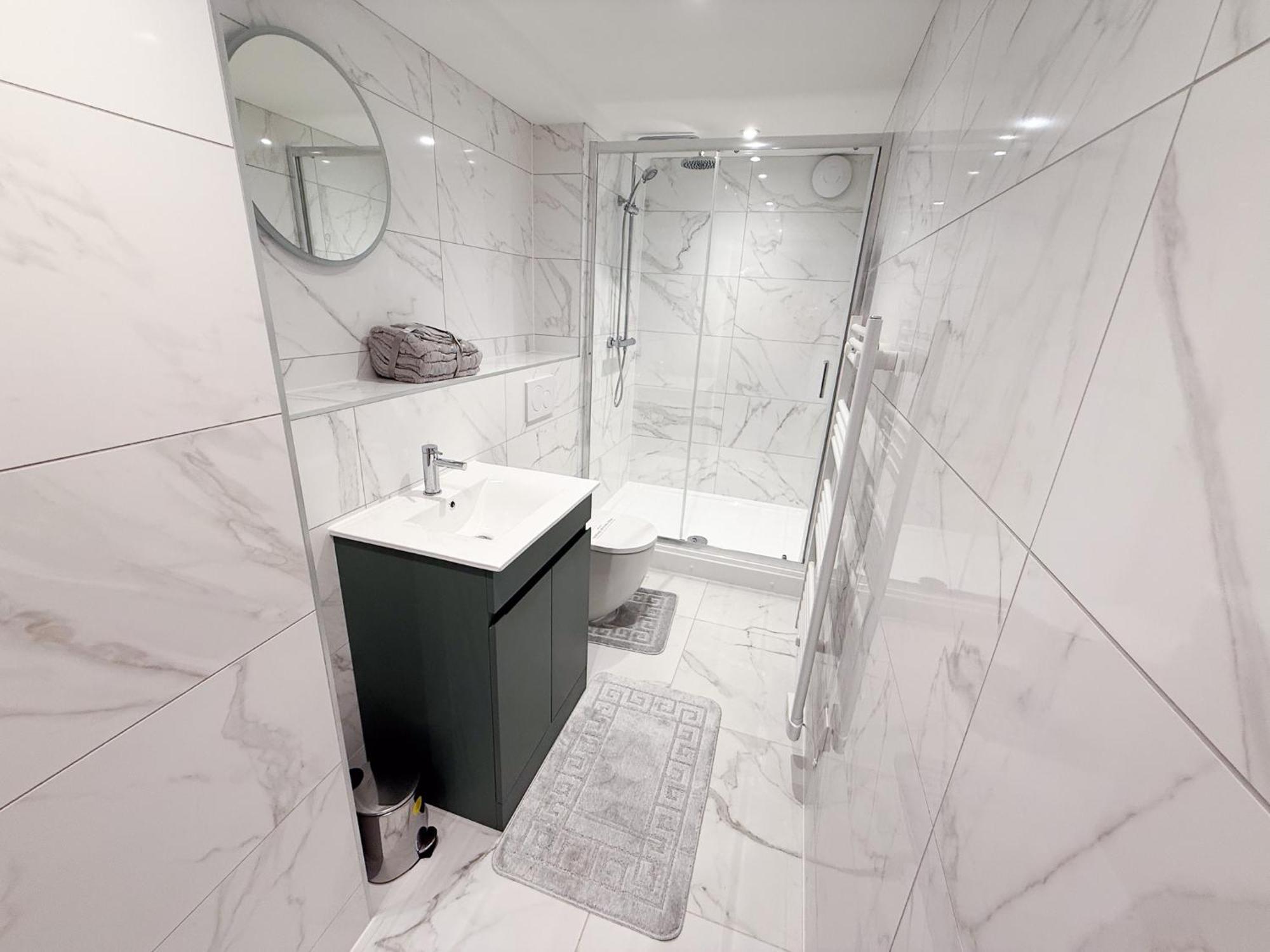 Spacious Modern 1 Bed Apartments In St Neots - Perfect For Contractors & Professionals - Free Parking - Wifi - Fully Equipped Kitchen - Smart Tv Ideal For Work Stays And Long Projects Exteriér fotografie