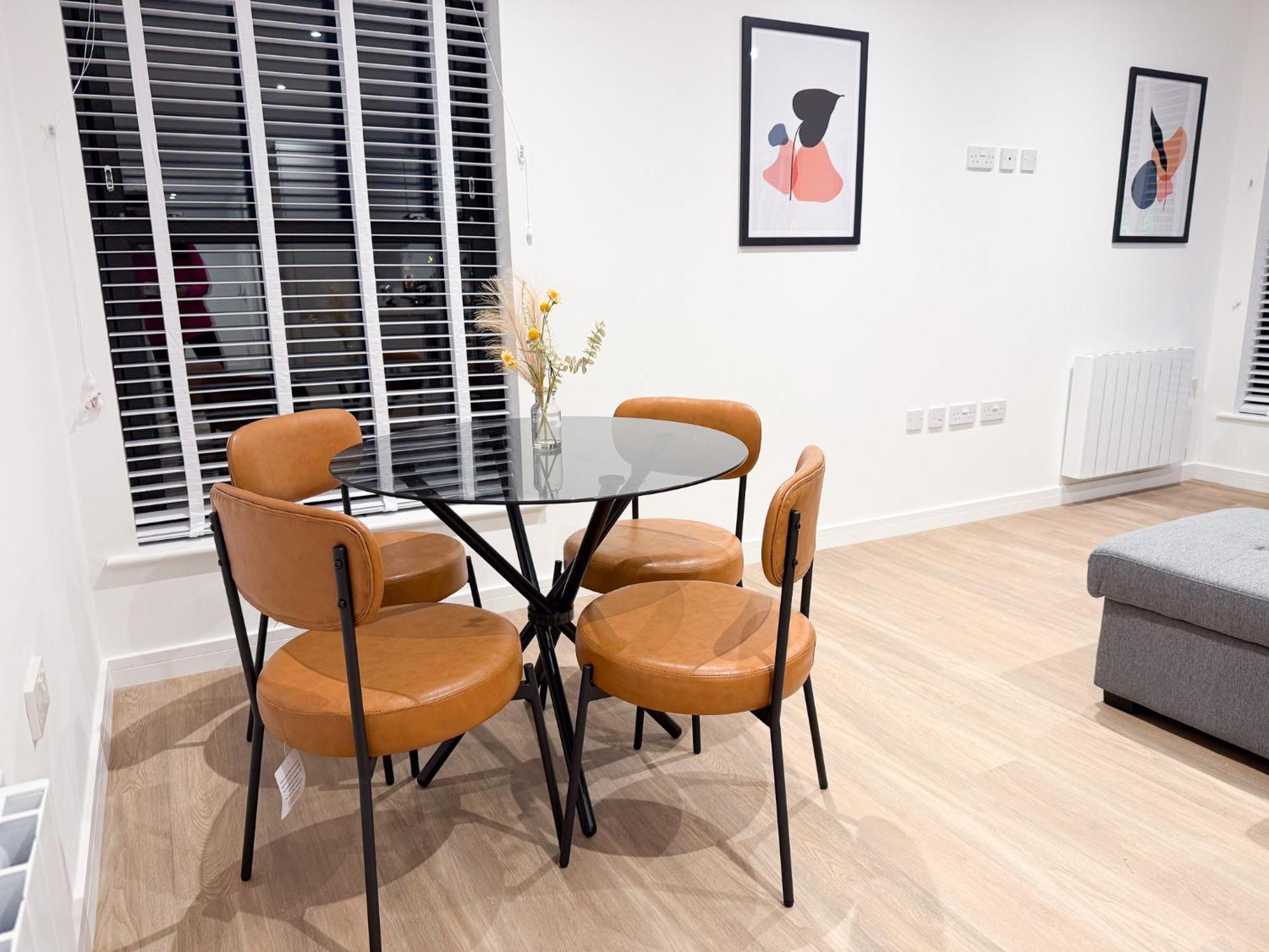Spacious Modern 1 Bed Apartments In St Neots - Perfect For Contractors & Professionals - Free Parking - Wifi - Fully Equipped Kitchen - Smart Tv Ideal For Work Stays And Long Projects Exteriér fotografie