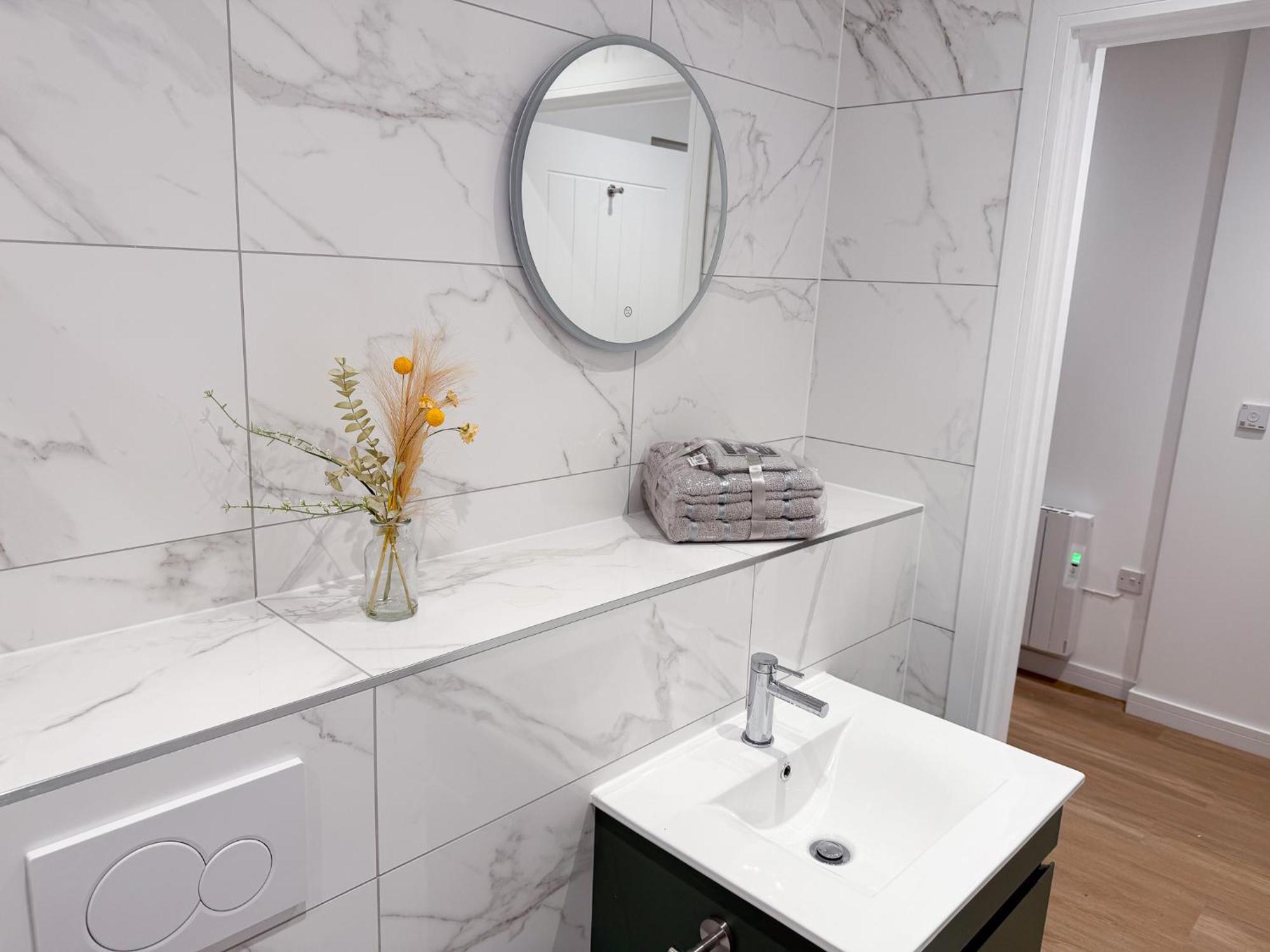 Spacious Modern 1 Bed Apartments In St Neots - Perfect For Contractors & Professionals - Free Parking - Wifi - Fully Equipped Kitchen - Smart Tv Ideal For Work Stays And Long Projects Exteriér fotografie