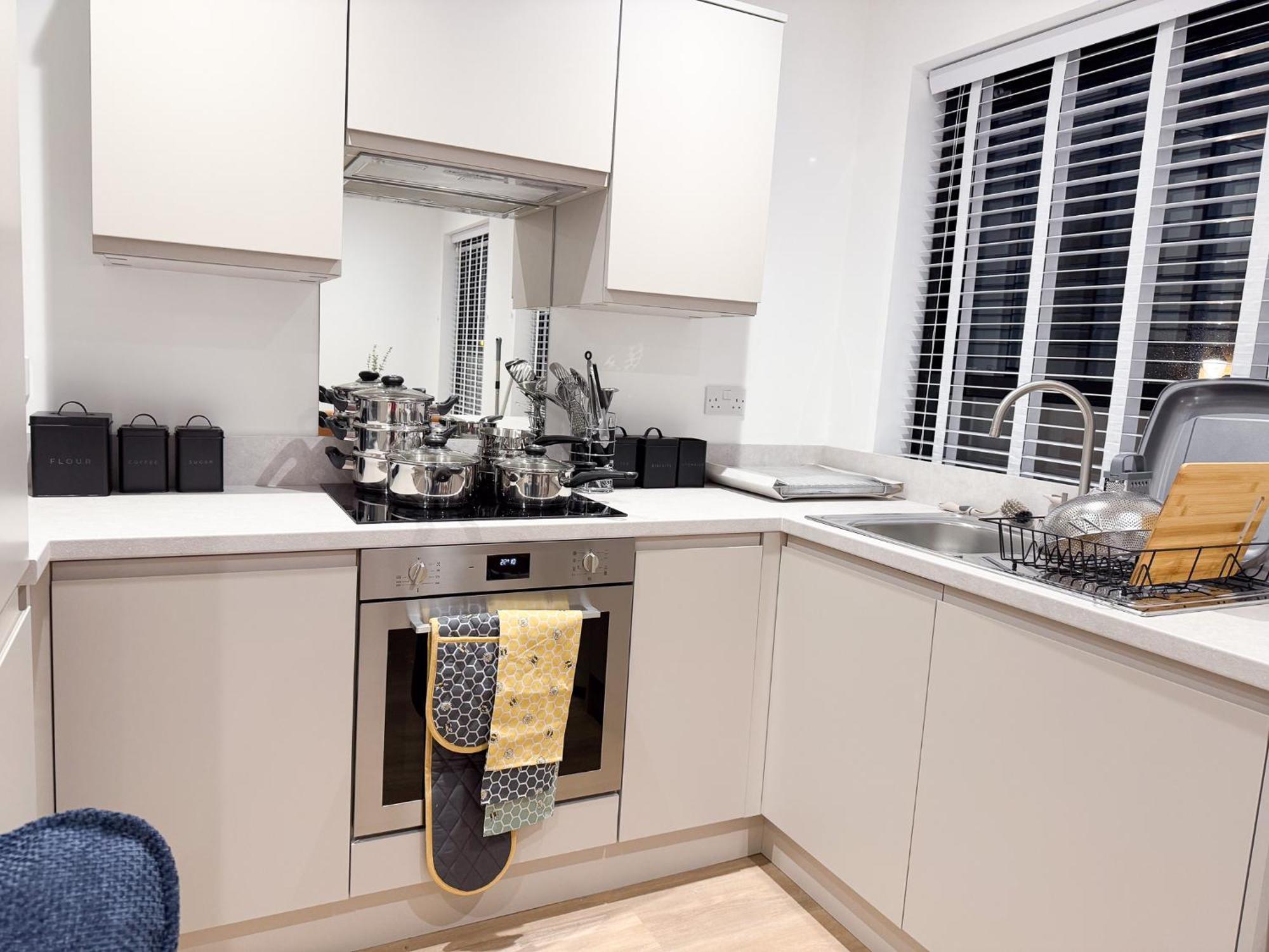 Spacious Modern 1 Bed Apartments In St Neots - Perfect For Contractors & Professionals - Free Parking - Wifi - Fully Equipped Kitchen - Smart Tv Ideal For Work Stays And Long Projects Exteriér fotografie