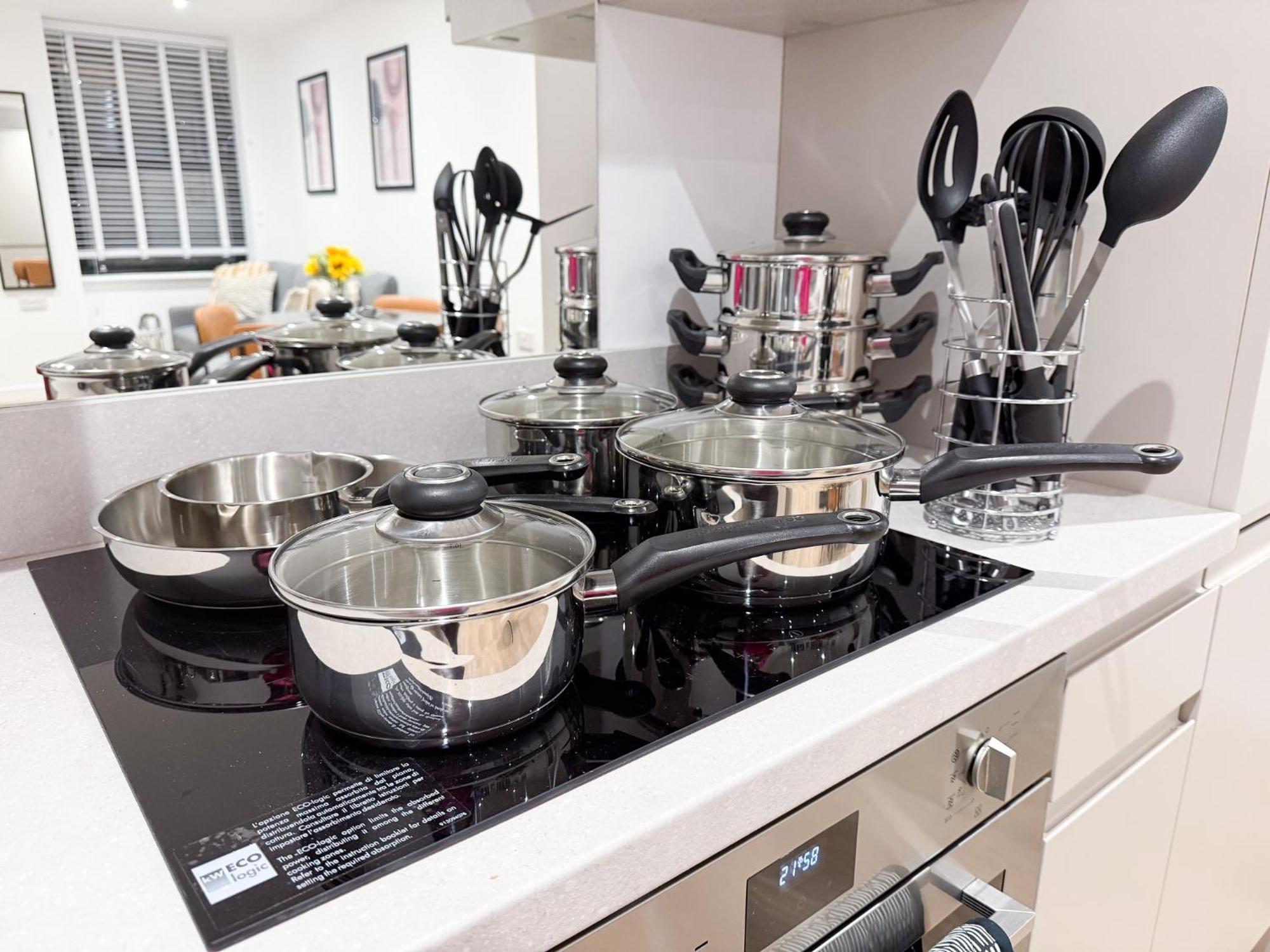 Spacious Modern 1 Bed Apartments In St Neots - Perfect For Contractors & Professionals - Free Parking - Wifi - Fully Equipped Kitchen - Smart Tv Ideal For Work Stays And Long Projects Exteriér fotografie