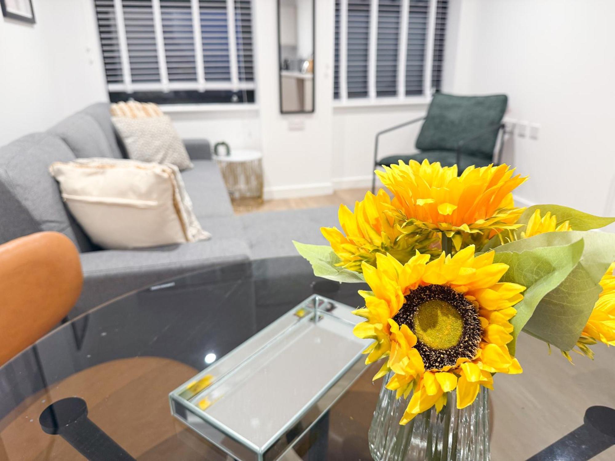 Spacious Modern 1 Bed Apartments In St Neots - Perfect For Contractors & Professionals - Free Parking - Wifi - Fully Equipped Kitchen - Smart Tv Ideal For Work Stays And Long Projects Exteriér fotografie